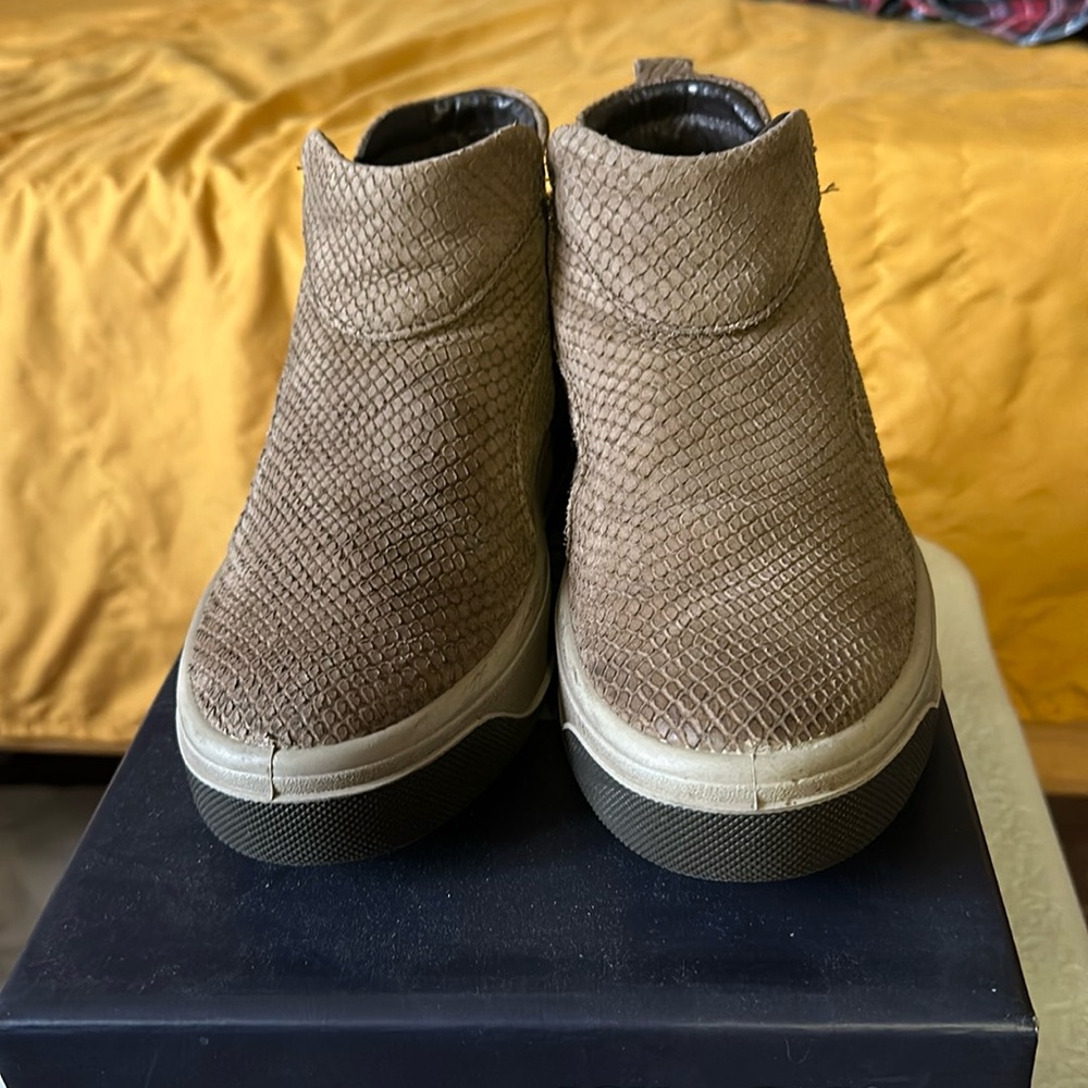 Ankle boots, made in Italy, euro size 37, American 6,5.
